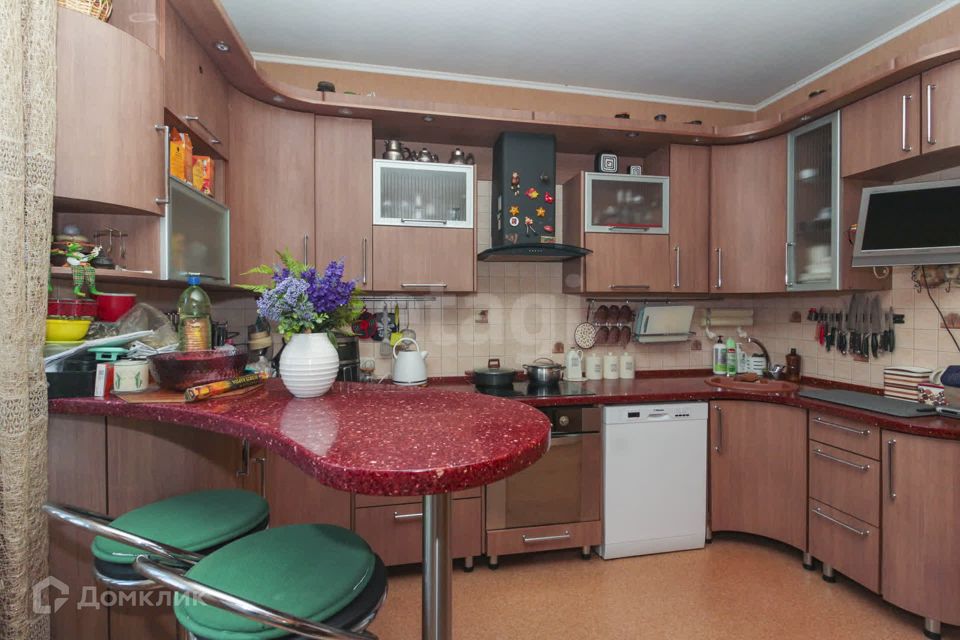 Продаётся 5-комнатная квартира, 129.3 м²