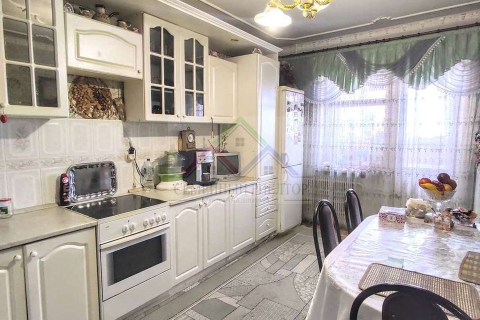 Продаётся 4-комнатная квартира, 111 м²