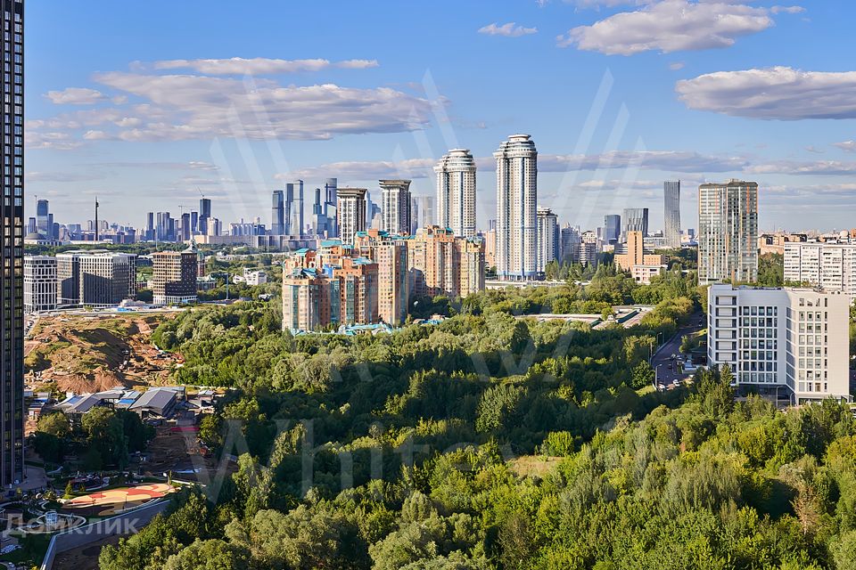 Продаётся 4-комнатная квартира, 117 м²