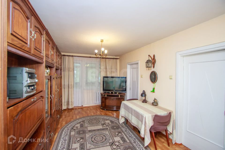 Продаётся 4-комнатная квартира, 61.3 м²