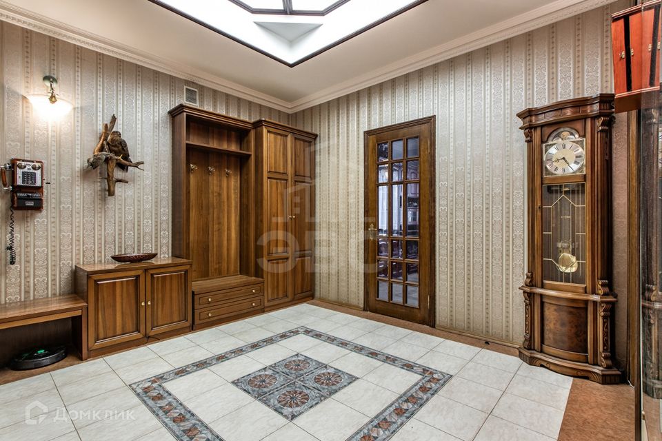 Сдаётся 6-комнатная квартира, 246 м²