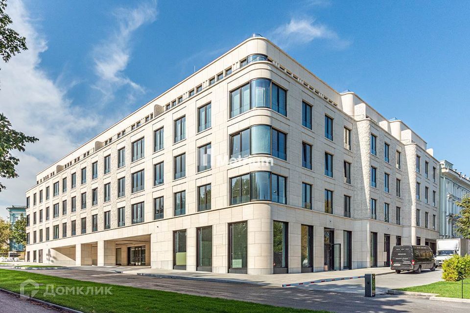Продаётся 3-комнатная квартира, 147 м²