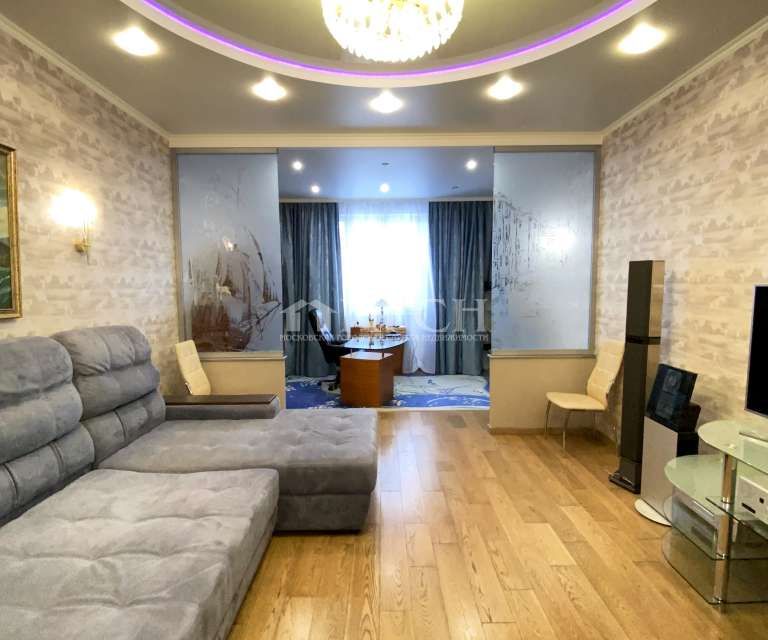 Продаётся 3-комнатная квартира, 146 м²