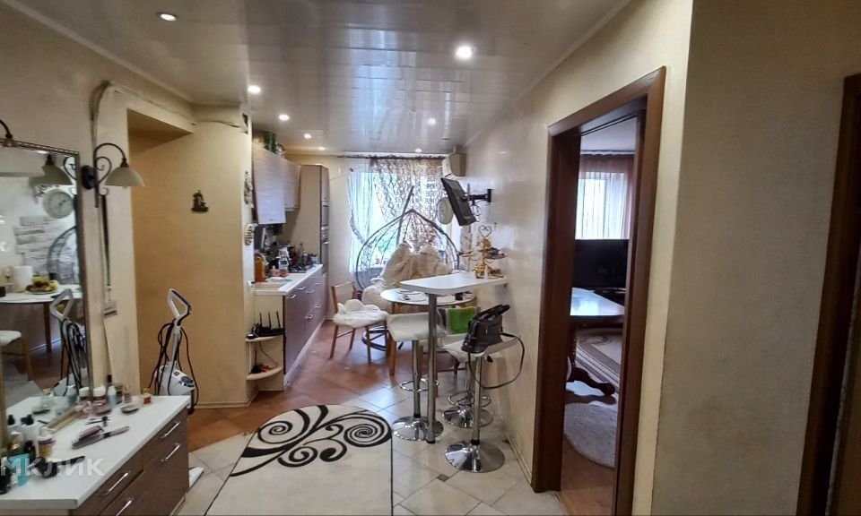 Продаётся 4-комнатная квартира, 90 м²