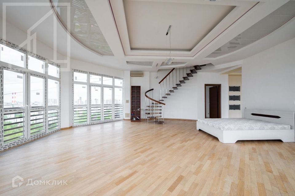 Сдаётся 8-комнатная квартира, 326 м²