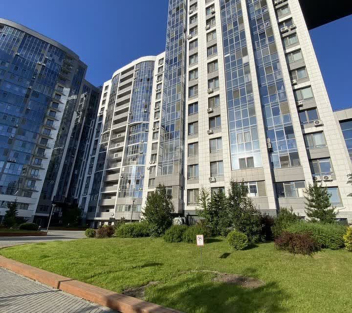 Продаётся 1-комнатная квартира, 53 м²