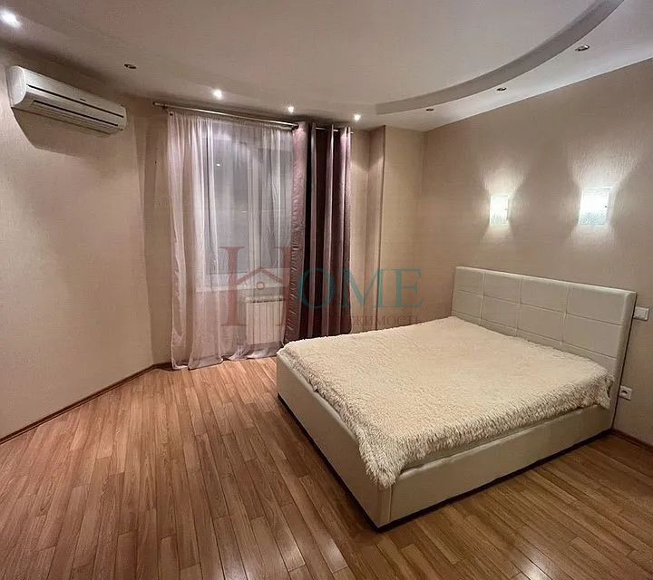 Сдаётся 2-комнатная квартира, 76 м²