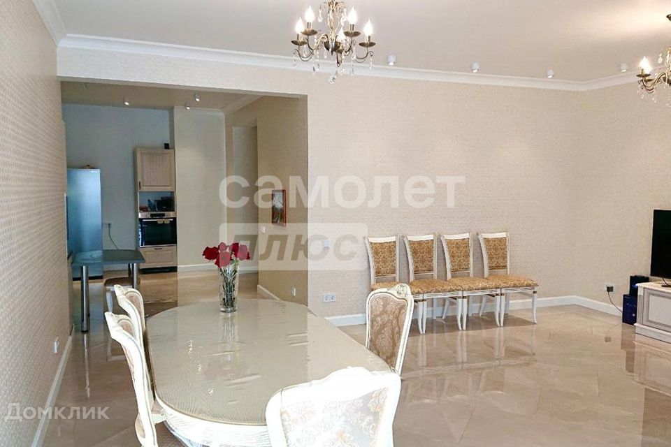 Продаётся 3-комнатная квартира, 104 м²