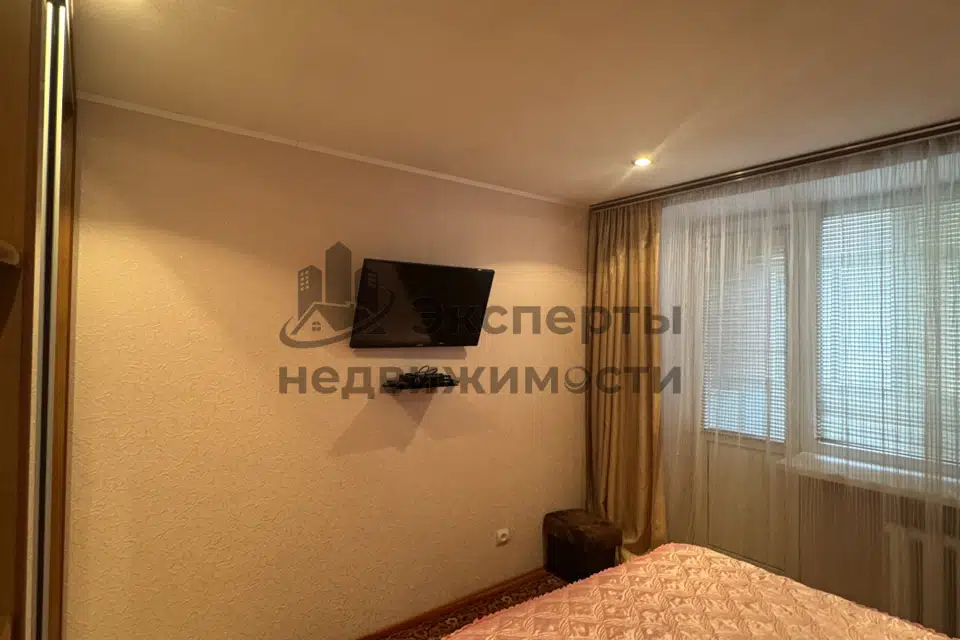 Продаётся 4-комнатная квартира, 61.2 м²