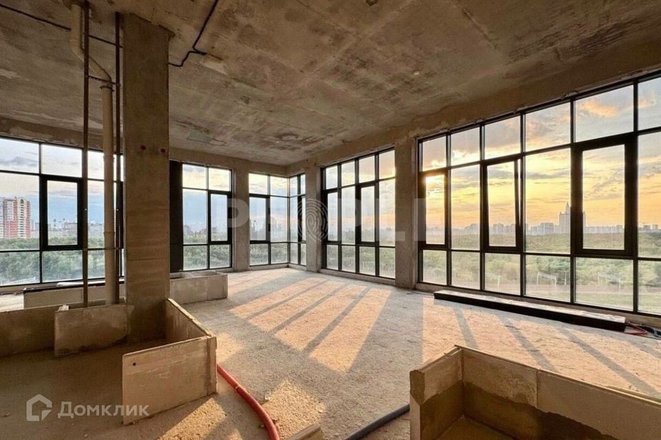 Продаётся 4-комнатная квартира, 171.9 м²