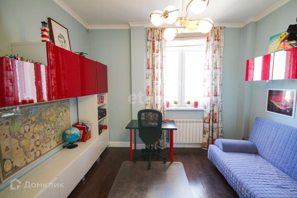 Продаётся 4-комнатная квартира, 138.7 м²