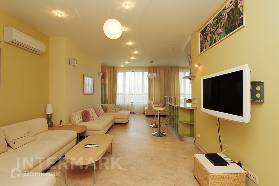 Сдаётся 3-комнатная квартира, 160 м²