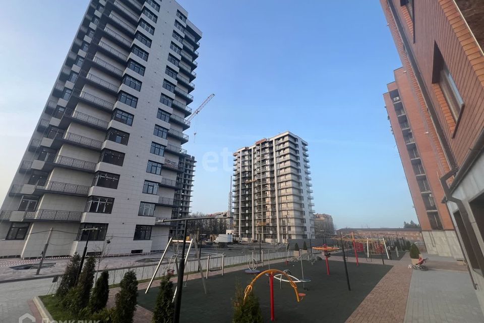 Продаётся 4-комнатная квартира, 127 м²