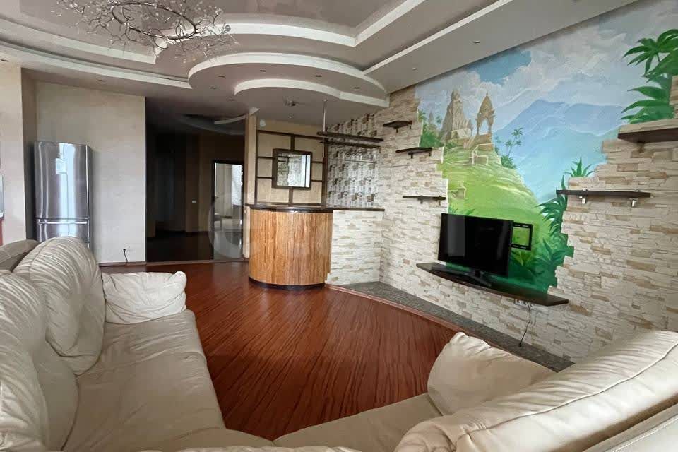 Сдаётся 3-комнатная квартира, 119.5 м²