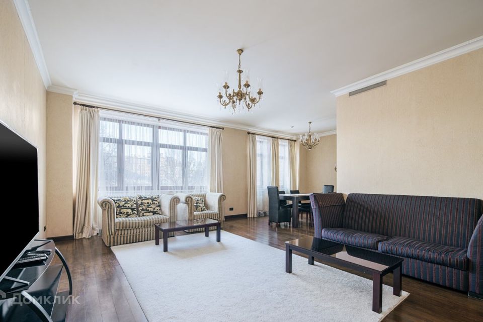 Продаётся 4-комнатная квартира, 164 м²