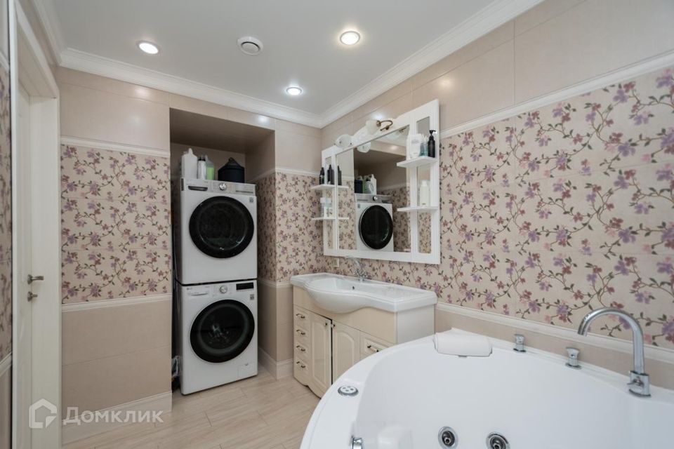 Продаётся 4-комнатная квартира, 129.7 м²