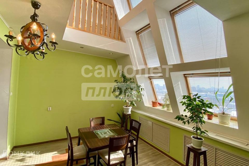 Продаётся 3-комнатная квартира, 164.3 м²