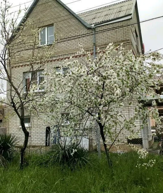 Продаётся 3-этажный дом, 205 м²