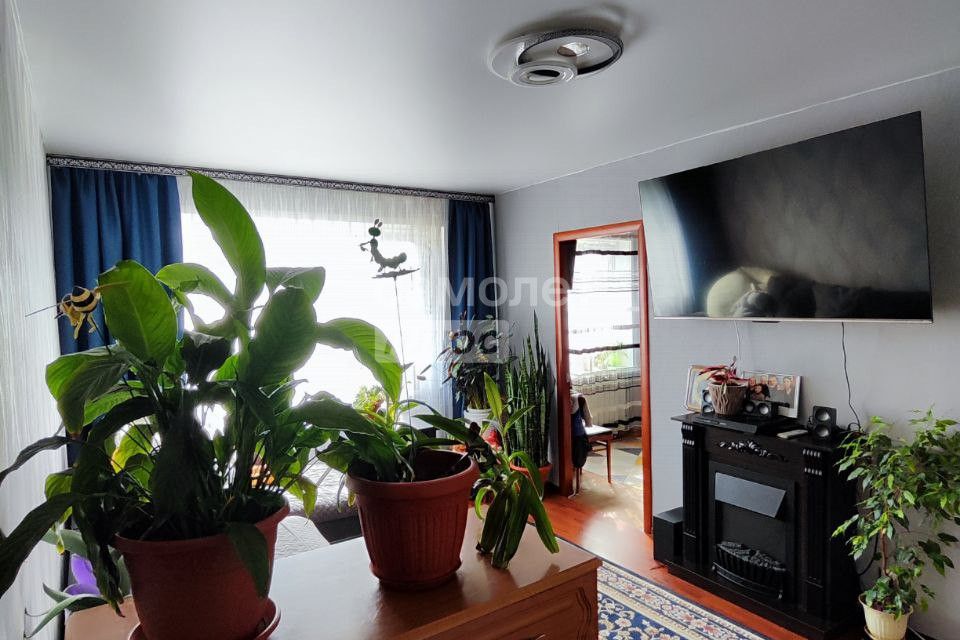 Продаётся 4-комнатная квартира, 62.7 м²