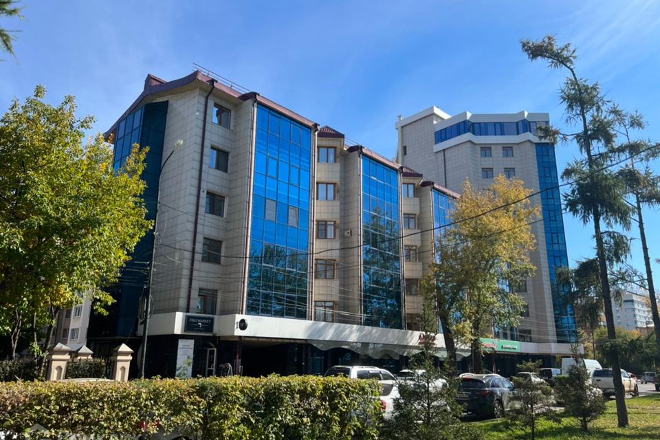 Продаётся 4-комнатная квартира, 169 м²