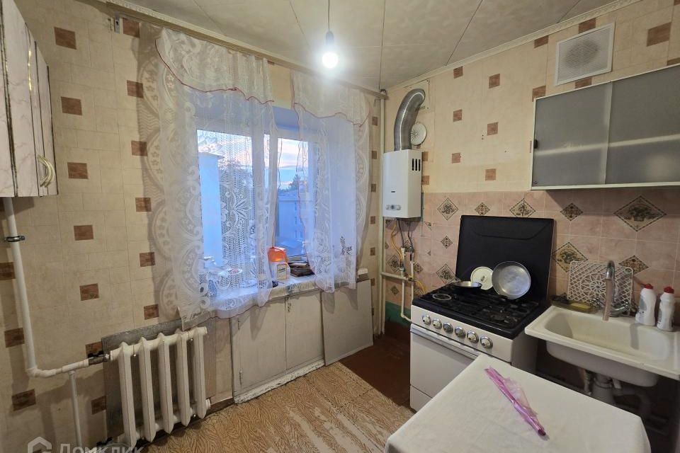 Продаётся 4-комнатная квартира, 61.8 м²