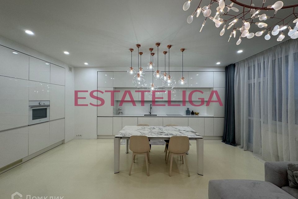 Сдаётся 2-комнатная квартира, 90 м²