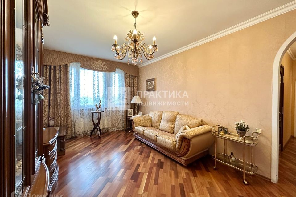 Продаётся 4-комнатная квартира, 100.4 м²