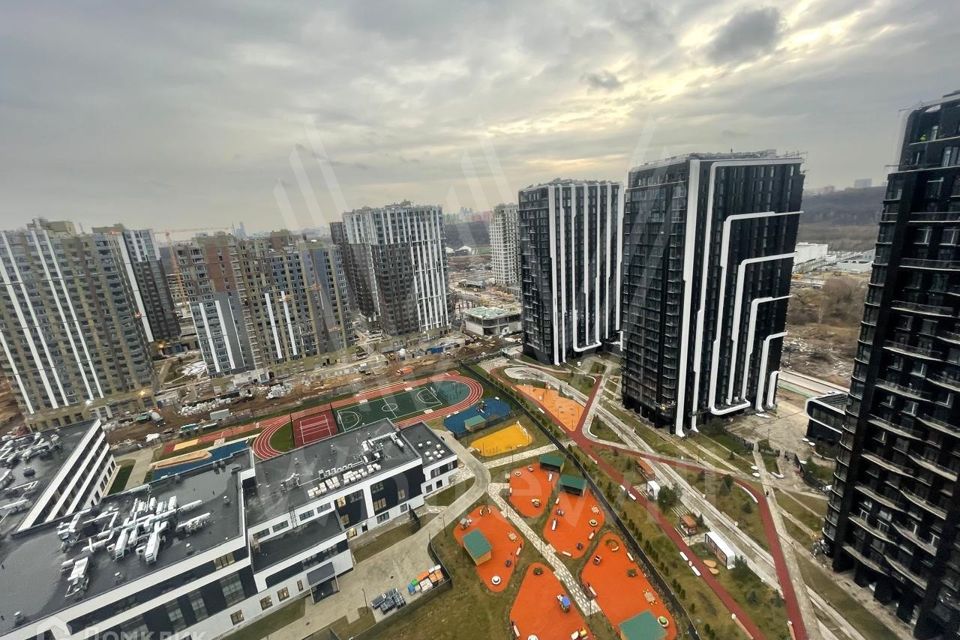 Продаётся 4-комнатная квартира, 137.7 м²