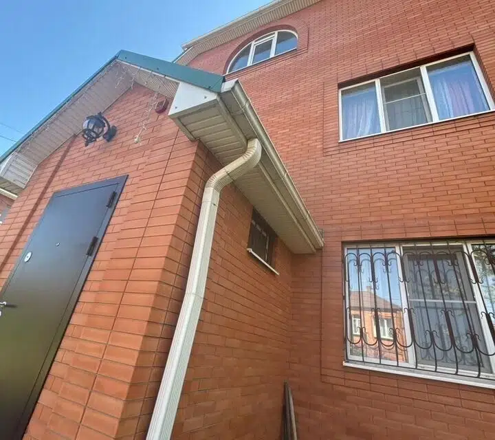 Продаётся 3-этажный дом, 288 м²