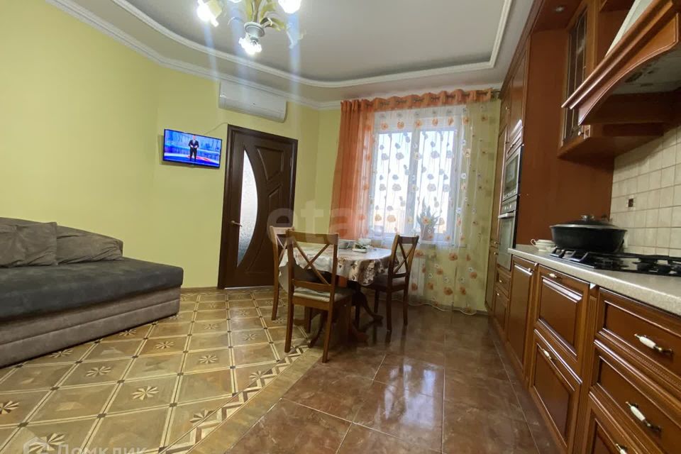 Продаётся 3-комнатная квартира, 138 м²