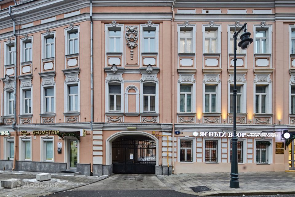 Сдаётся 4-комнатная квартира, 200 м²