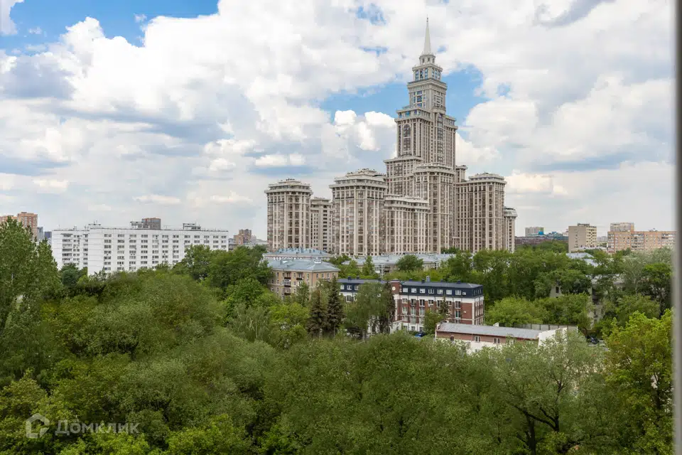 Продаётся 3-комнатная квартира, 133 м²
