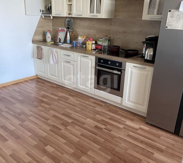 Продаётся 3-комнатная квартира, 98 м²