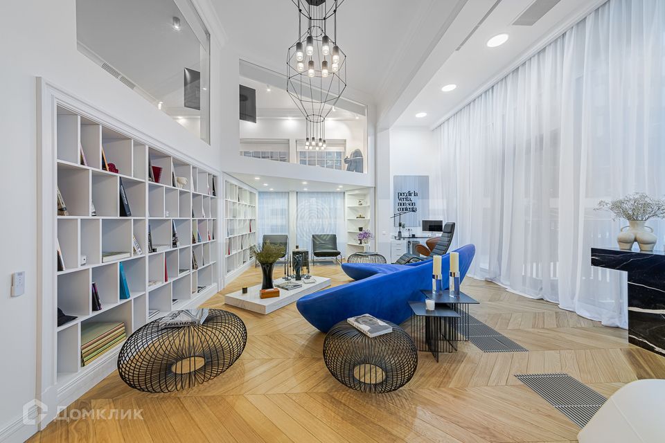 Продаётся 6-комнатная квартира, 305 м²