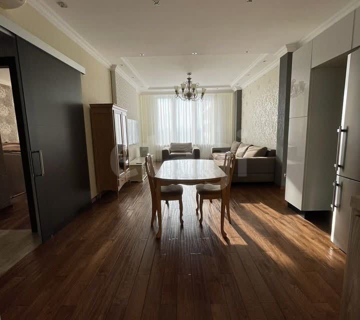 Продаётся 4-комнатная квартира, 136 м²