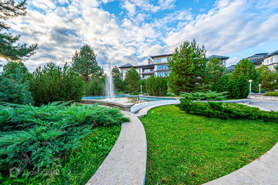 Продаётся 3-комнатная квартира, 222 м²