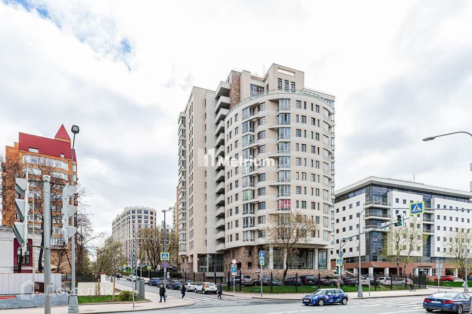 Продаётся 5-комнатная квартира, 215 м²