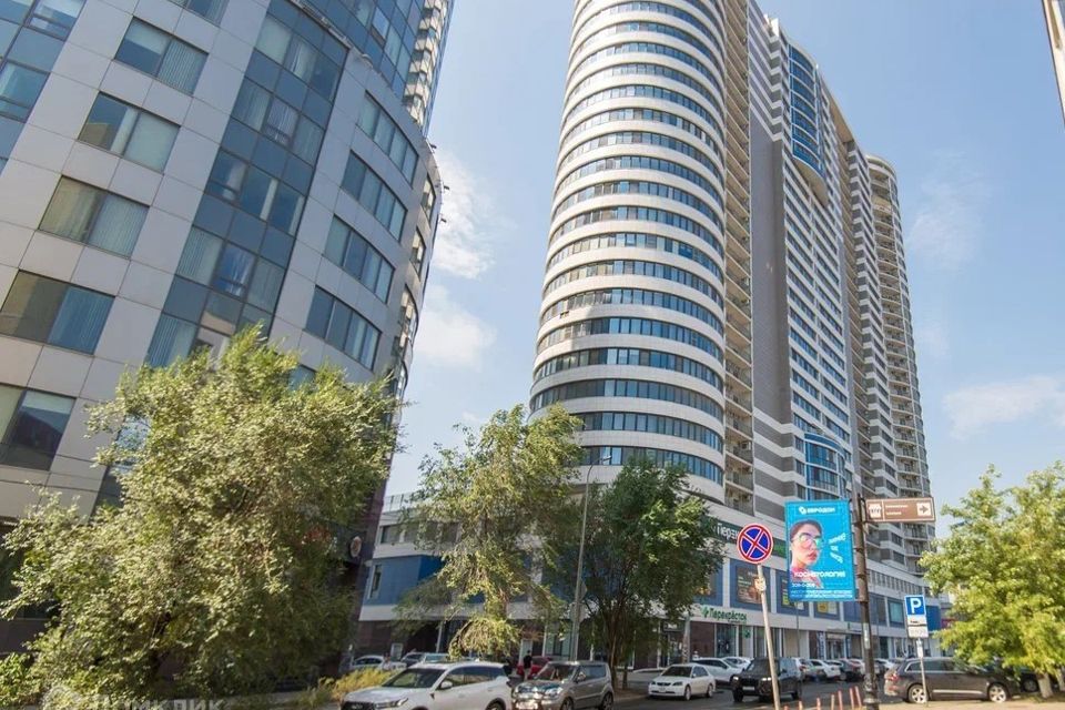 Продаётся 3-комнатная квартира, 100 м²