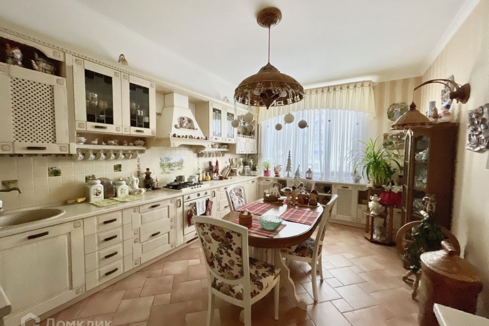 Продаётся 4-комнатная квартира, 168 м²