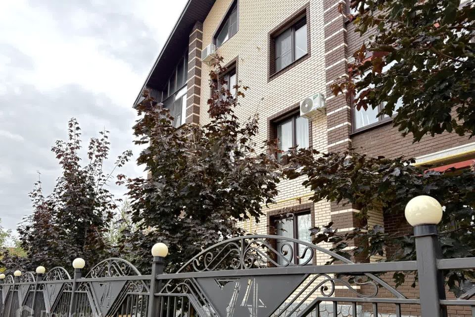 Продаётся 5-комнатная квартира, 200 м²