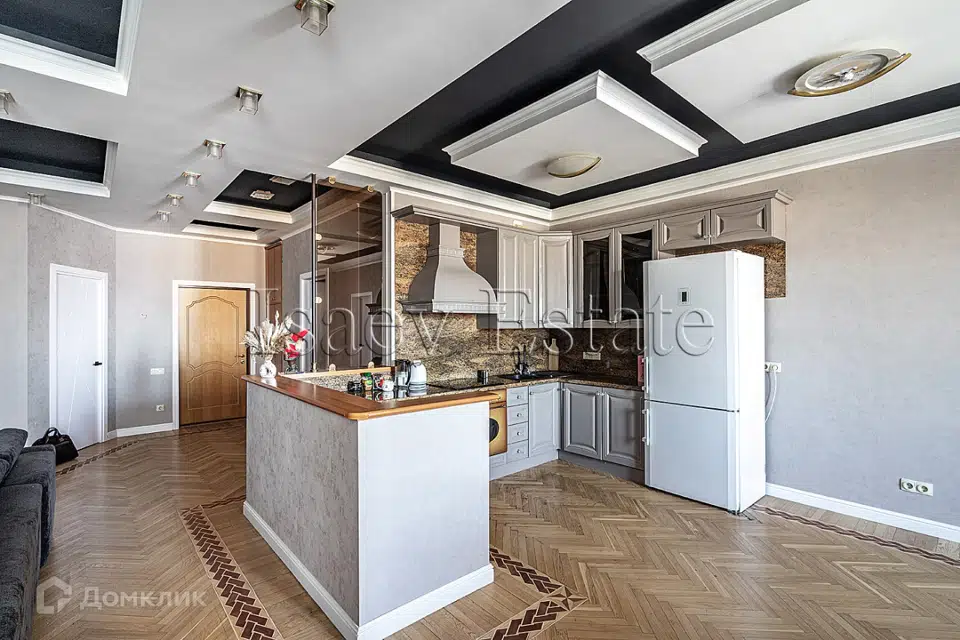 Продаётся 5-комнатная квартира, 154 м²