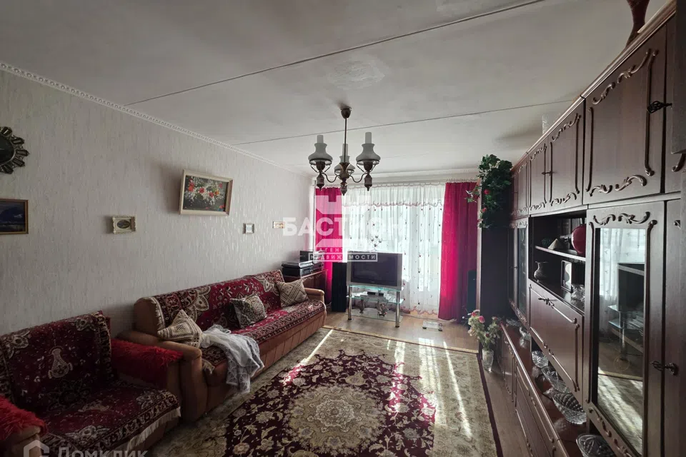 Продаётся 4-комнатная квартира, 100 м²