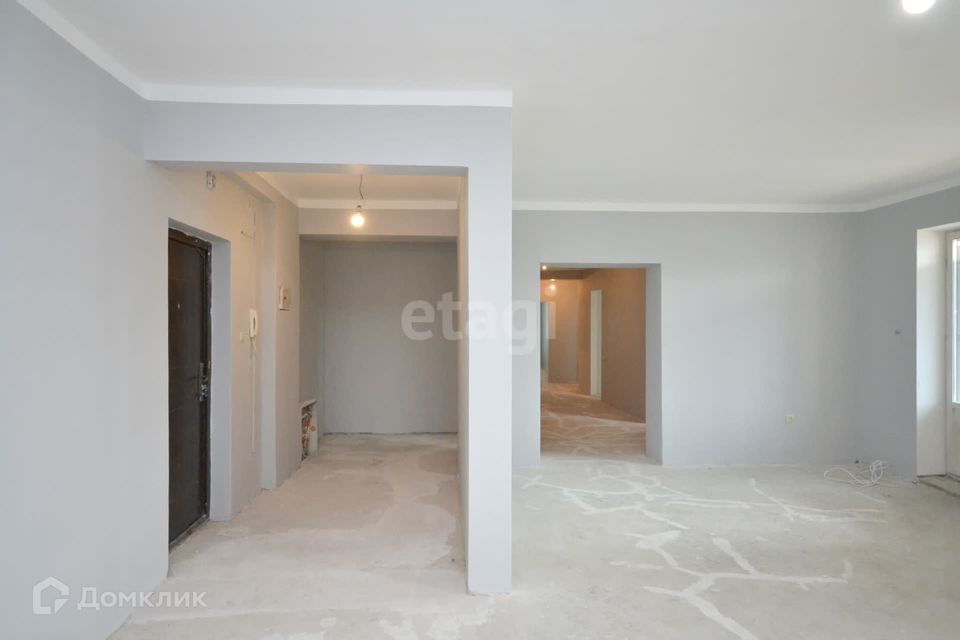 Продаётся 4-комнатная квартира, 127.8 м²