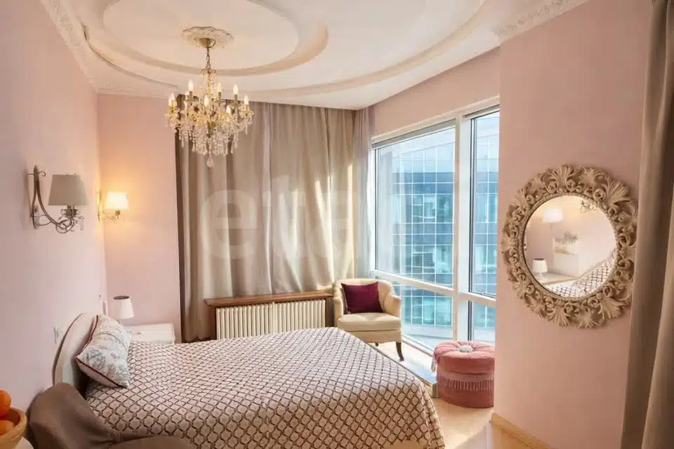 Продаётся 4-комнатная квартира, 210.3 м²