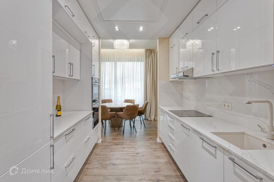 Сдаётся 3-комнатная квартира, 156 м²