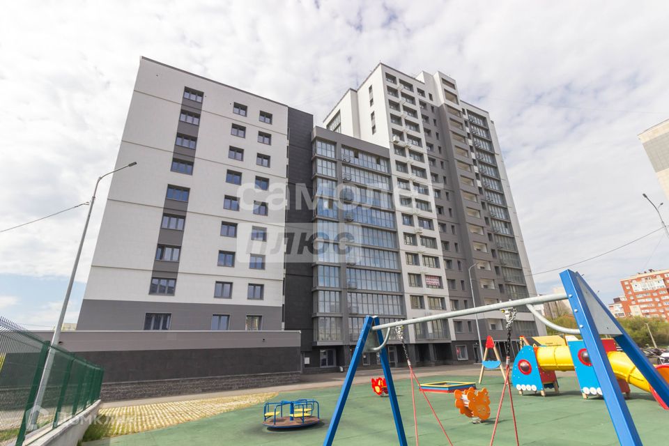 Продаётся 3-комнатная квартира, 105 м²
