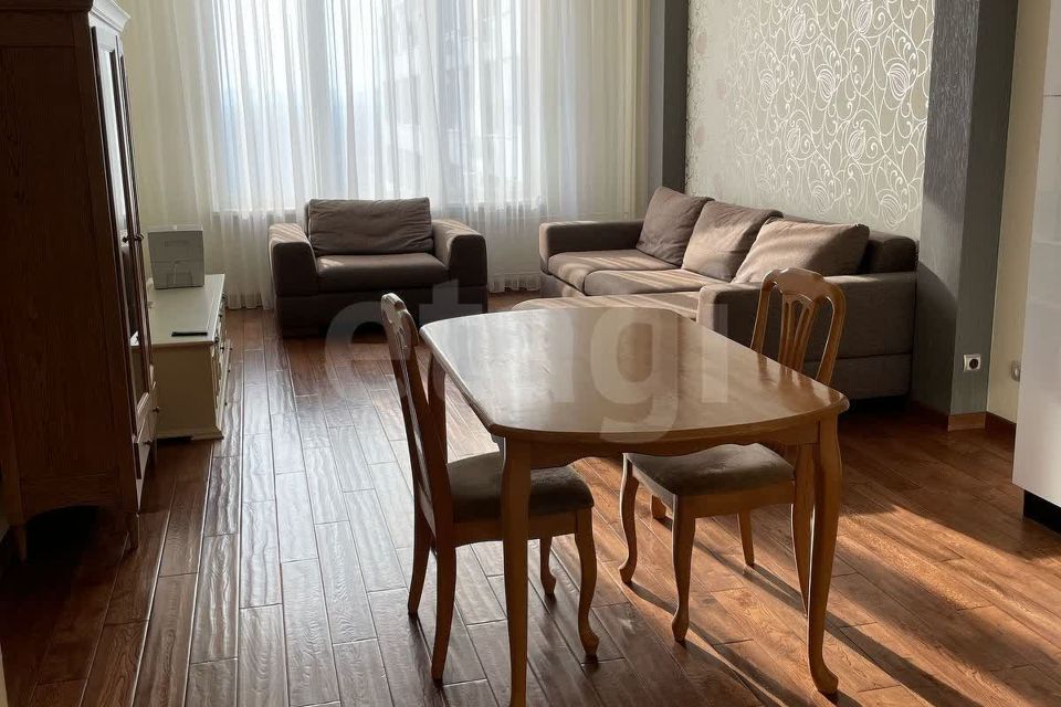 Продаётся 4-комнатная квартира, 136 м²