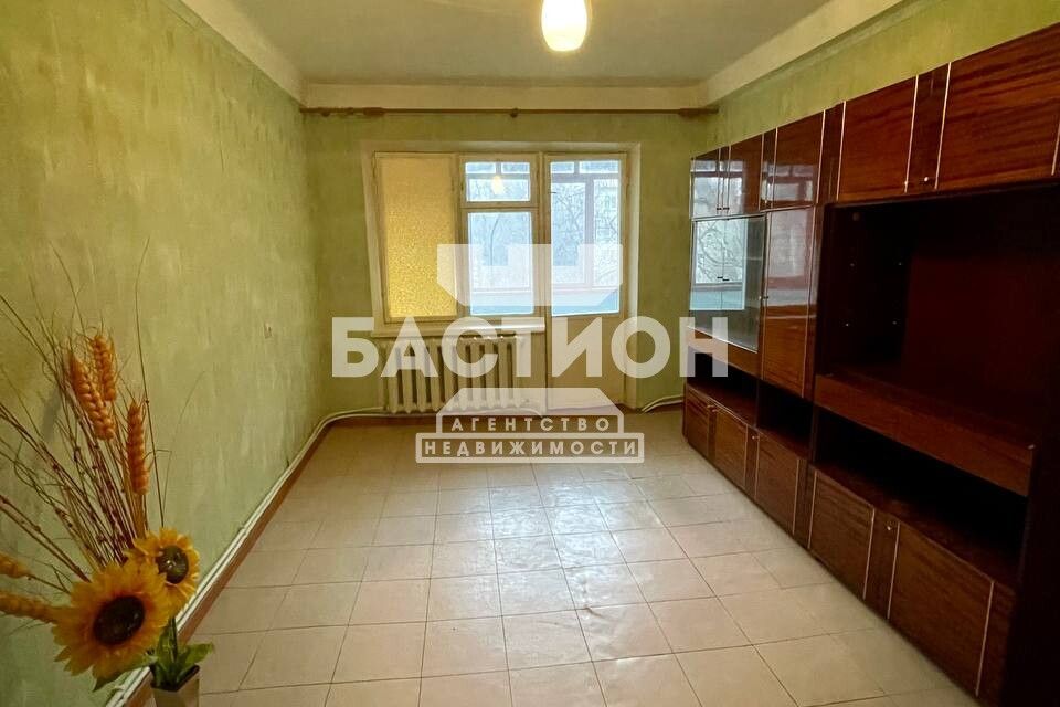 Продаётся 4-комнатная квартира, 64.8 м²