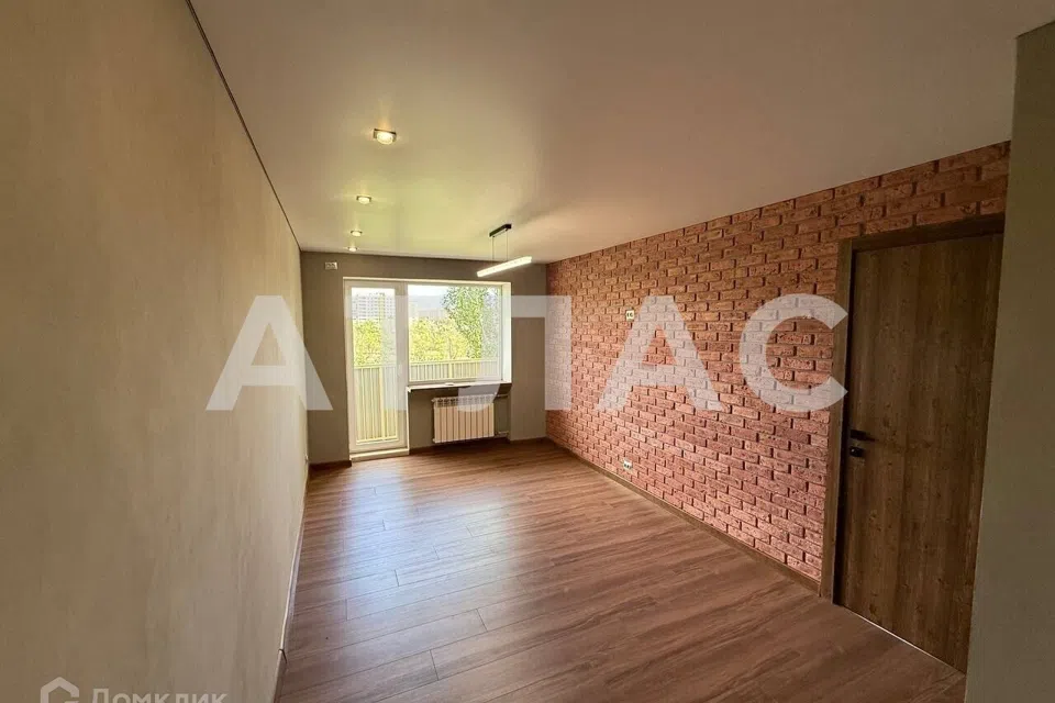 Продаётся 3-комнатная квартира, 50.3 м²