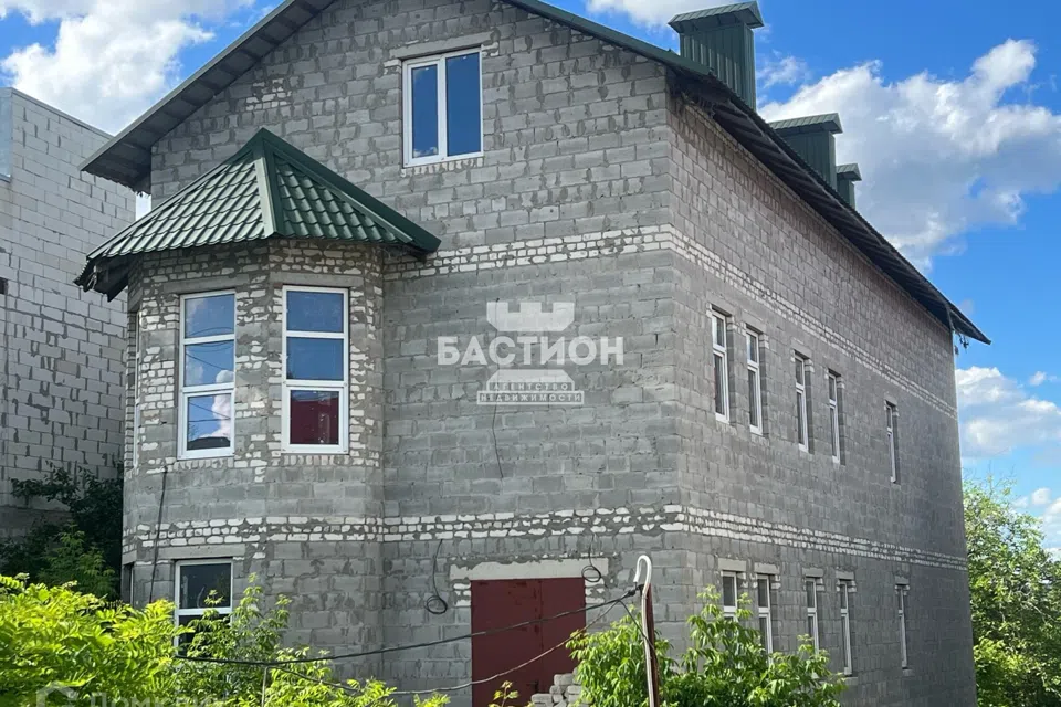Продаётся 2-этажный дом, 650 м²